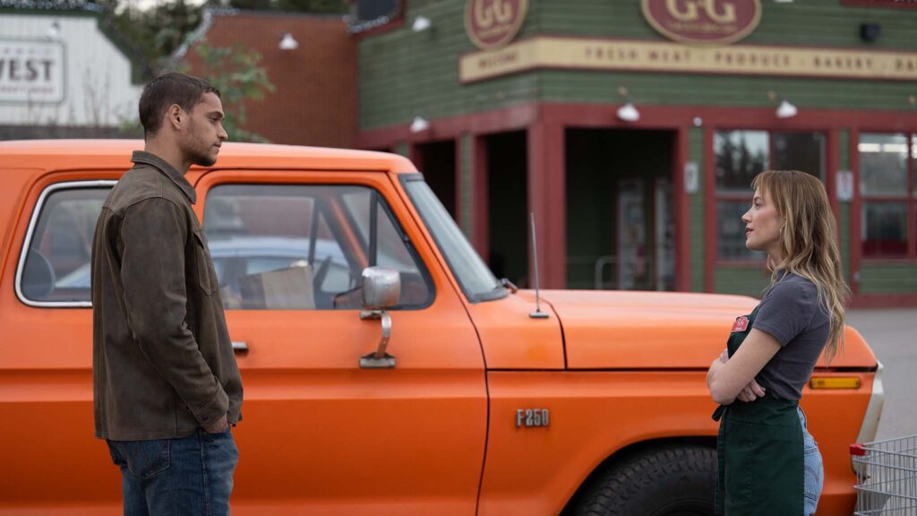 Tyriq Withers as Ledger Ward and Maika Monroe as Kenna Rowan in Reminders Of Him, directed by Vanessa Caswill. Photo: Michelle Faye. Copyright: Universal Pictures. All Rights Reserved.