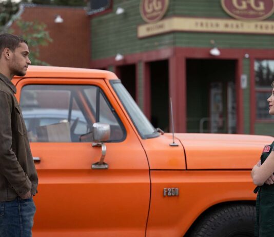 Tyriq Withers as Ledger Ward and Maika Monroe as Kenna Rowan in Reminders Of Him, directed by Vanessa Caswill. Photo: Michelle Faye. Copyright: Universal Pictures. All Rights Reserved.