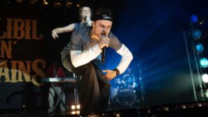 Samuel Bottomley as Billy Boyd and Séamus McLean Ross as Gavin Bain in California Schemin’, directed by James McAvoy. Copyright: StudioCanal. All Rights Reserved.