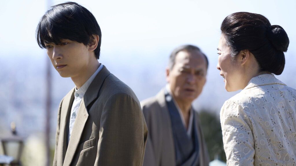 Ryo Yoshizawa as Kikuo Tachibana, Ken Watanabe as Hanjiro Hanai and Shinobu Terajima as Sachiko Ogaki in Kokuho, directed by Lee Sang-il. Photo: Sayuri Suzuki. Copyright: Vue Lumiere. All Rights Reserved.