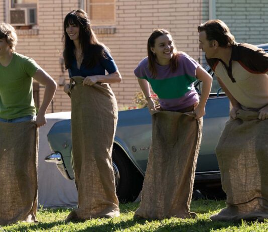 Christian Convery as Brian Platt, Anne Hathaway as Denise Platt, Maisy Stella as Audrey Platt and Ewan McGregor as Greg Platt in The End Of Oak Street, directed by David Robert Mitchell. Photo: Daniel McFadden. Copyright: Warner Bros. Entertainment Inc. All Rights Reserved.