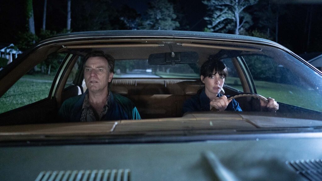 Ewan McGregor as Greg Platt and Anne Hathaway as Denise Platt in The End Of Oak Street, directed by David Robert Mitchell. Photo: Daniel McFadden. Copyright: Warner Bros. Entertainment Inc. All Rights Reserved.