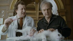 Ross Hatt as Dr Berg, Tom Cruise as Rockwell and Maggie The Cat in Digger, directed by Alejandro González Iñárritu. Copyright: Warner Bros. Entertainment Inc. All Rights Reserved.