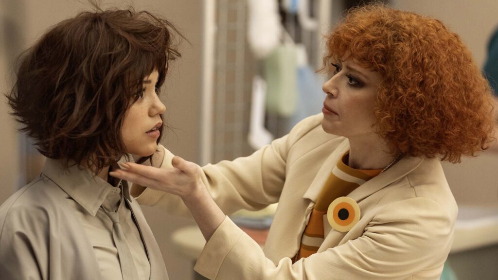 Jenna Ortega as Klara and Natasha Lyonne as th Store manager in Klara And The Sun, directed by Taika Waititi. Photo: Matt Grace. Copyright: CTMG, Inc. All Rights Reserved.
