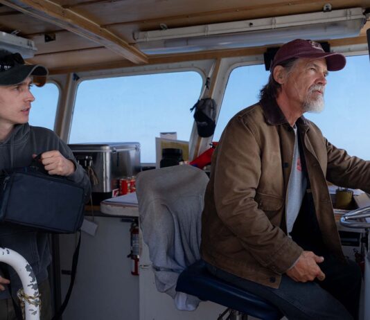 Austin Abrams as Jay Gardiner and Josh Brolin as Mitt Gardiner in Whalefall., directed by Brian Duffield. Photo: Jennifer Clasen. Copyright: 20th Century Studios. All Rights Reserved.